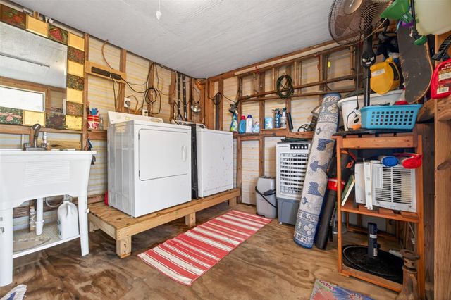 1209 N Jacks Road, Crystal Beach, TX 77650