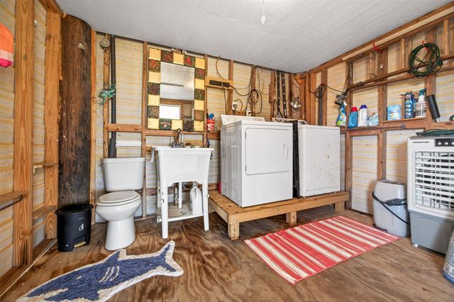 1209 N Jacks Road, Crystal Beach, TX 77650