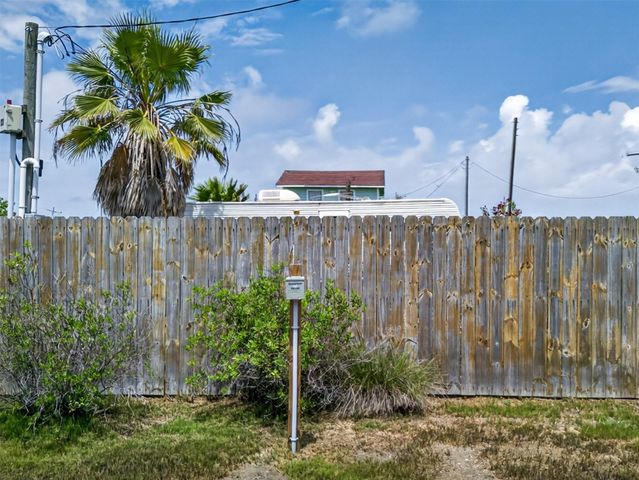 1209 N Jacks Road, Crystal Beach, TX 77650