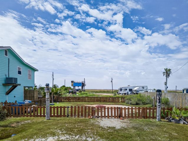1209 N Jacks Road, Crystal Beach, TX 77650