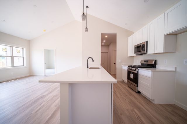 8579 Blue River Road, Rockford, IL 61107