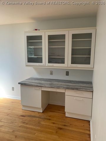 1986 Parkwood Road, Charleston, WV 25314