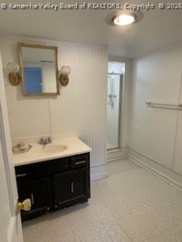 1986 Parkwood Road, Charleston, WV 25314