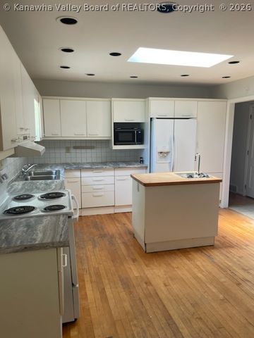 1986 Parkwood Road, Charleston, WV 25314