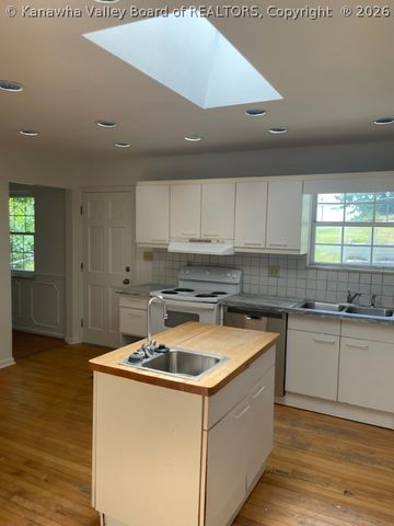 1986 Parkwood Road, Charleston, WV 25314