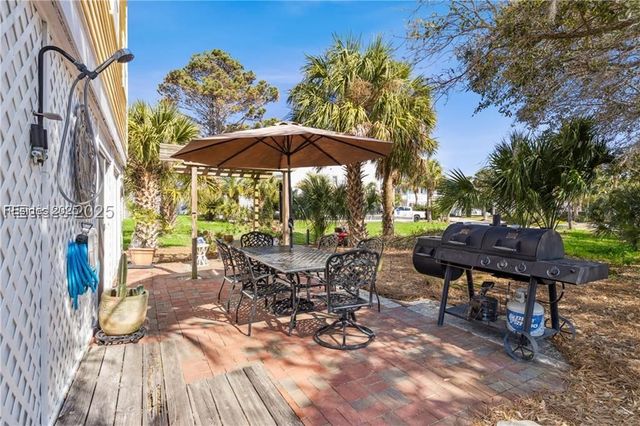 2 Shipwatch Dr, St Helena Island, SC 29920