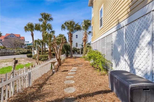 2 Shipwatch Dr, St Helena Island, SC 29920