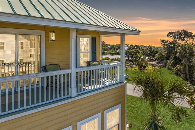 2 Shipwatch Dr, St Helena Island, SC 29920