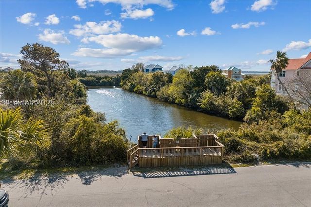 2 Shipwatch Dr, St Helena Island, SC 29920