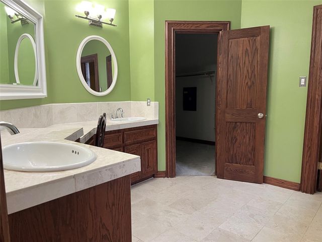 6983 Oakwood Park, Houston, TX 77040