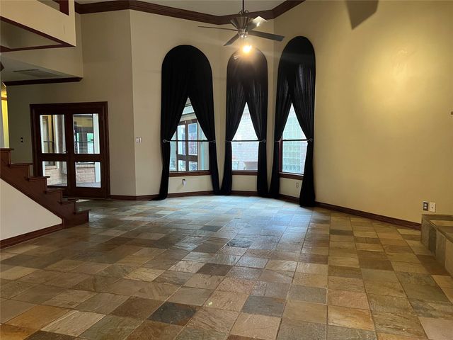 6983 Oakwood Park, Houston, TX 77040