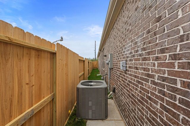 12139 Canal View Boulevard, Mont Belvieu, TX 77580