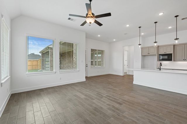 12139 Canal View Boulevard, Mont Belvieu, TX 77580