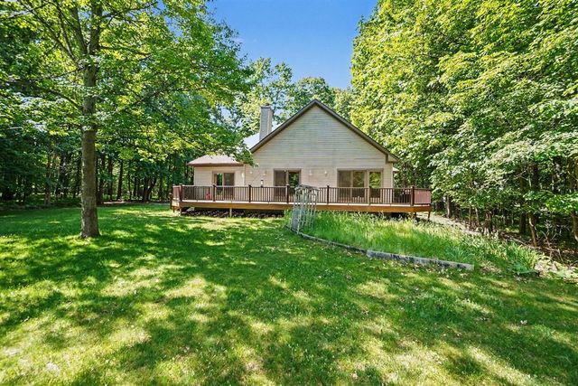 9980 Sunset Drive, Canadian Lakes, MI 49346