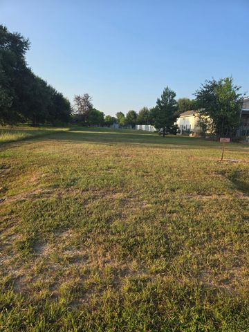 885 County Road 3560, Cleveland, TX 77327
