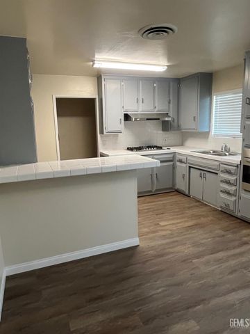 1909 Albany Street, Delano, CA 93215