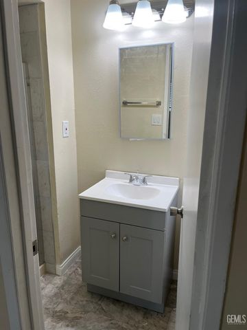 1909 Albany Street, Delano, CA 93215