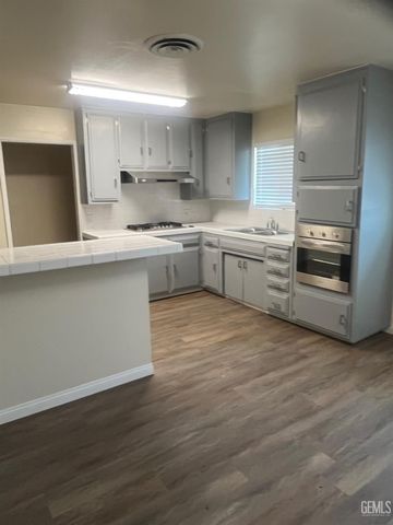 1909 Albany Street, Delano, CA 93215