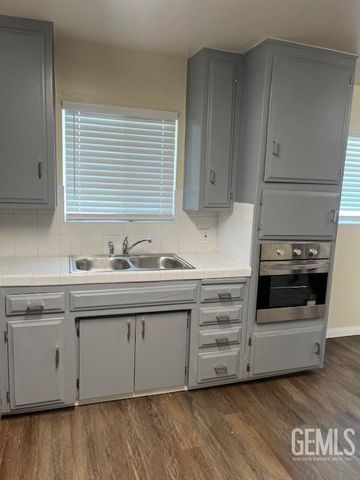 1909 Albany Street, Delano, CA 93215