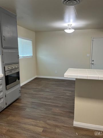 1909 Albany Street, Delano, CA 93215