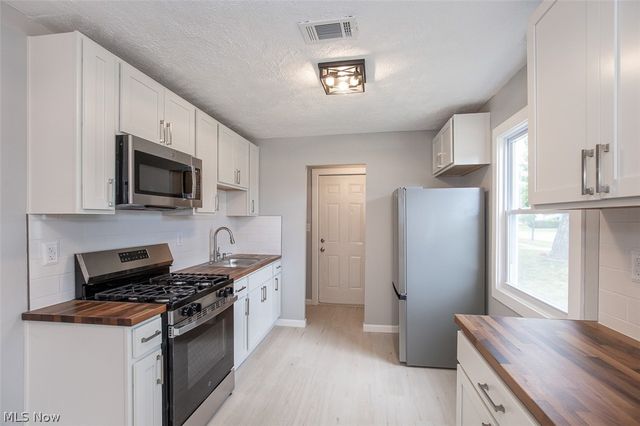 12215 Guardian Boulevard, Cleveland, OH 44135