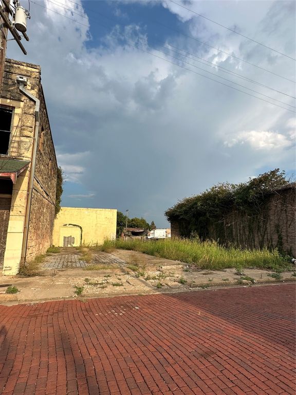 310 5th Street, Honey Grove, TX 75446