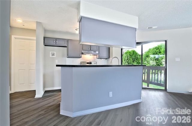 8121 Cedar Glen Drive, Charlotte, NC 28212