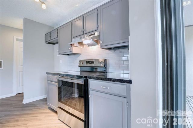 8121 Cedar Glen Drive, Charlotte, NC 28212
