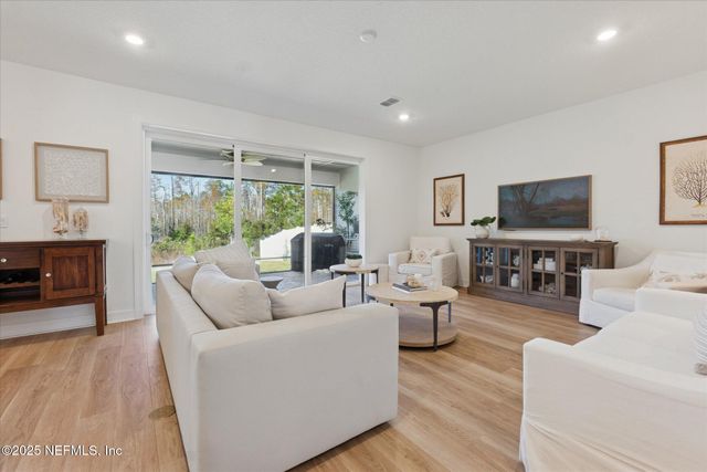 442 HAWTHORN PARK Circle, Yulee, FL 32097