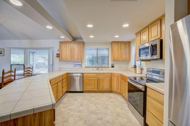 2895 Baseline Rd, Roseville, CA 95747