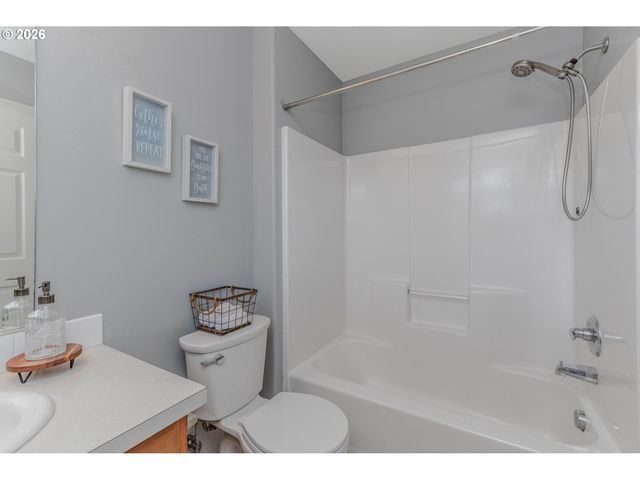 19159 Se YAMHILL St 15, Portland, OR 97233