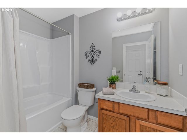 19159 Se YAMHILL St 15, Portland, OR 97233