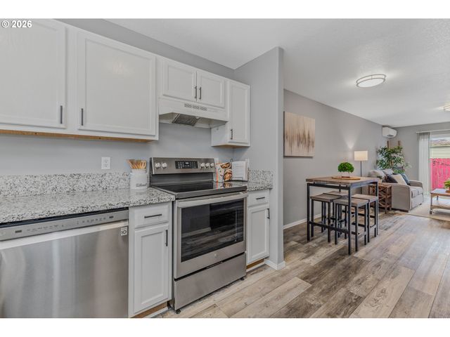 19159 Se YAMHILL St 15, Portland, OR 97233