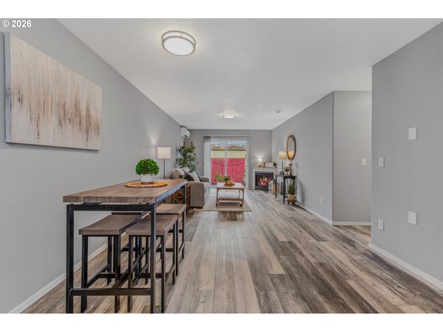 19159 Se YAMHILL St 15, Portland, OR 97233