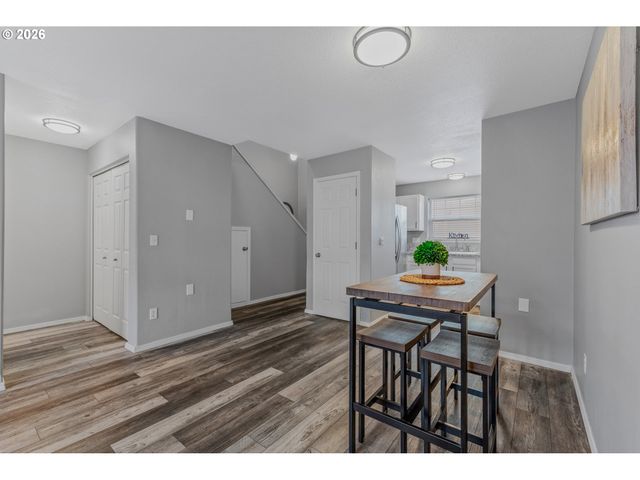 19159 Se YAMHILL St 15, Portland, OR 97233