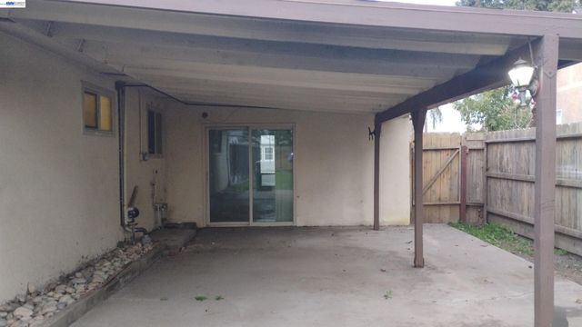 3284 E Pine Ave, Fresno, CA 93703