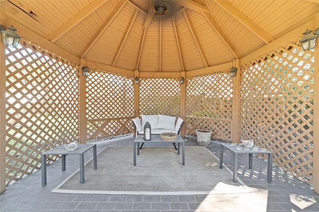 2 Noontide Circle, The Woodlands, TX 77380