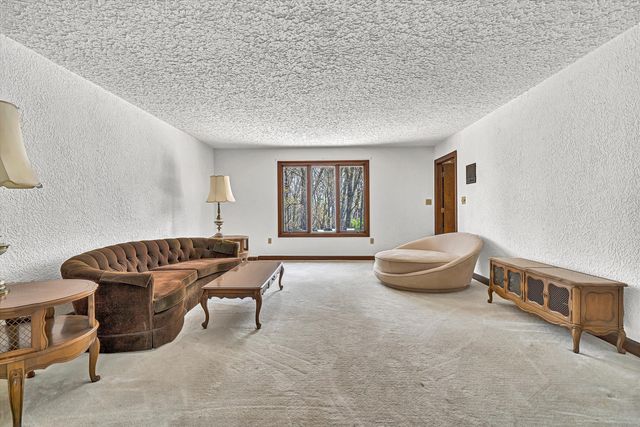 6051 Lakemont DR, Roanoke, VA 24018