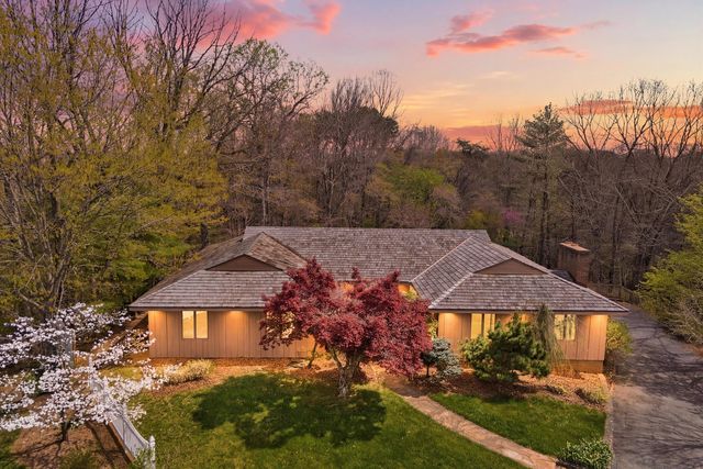 6051 Lakemont DR, Roanoke, VA 24018