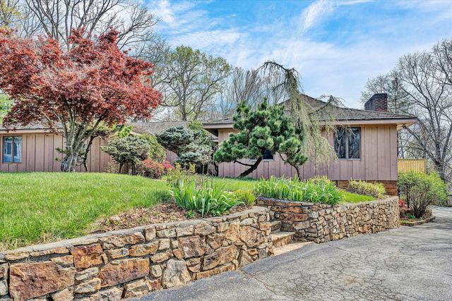 6051 Lakemont DR, Roanoke, VA 24018