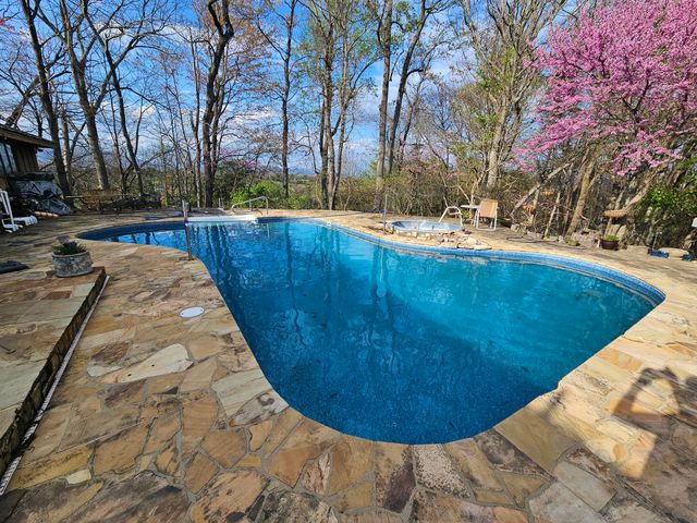 6051 Lakemont DR, Roanoke, VA 24018