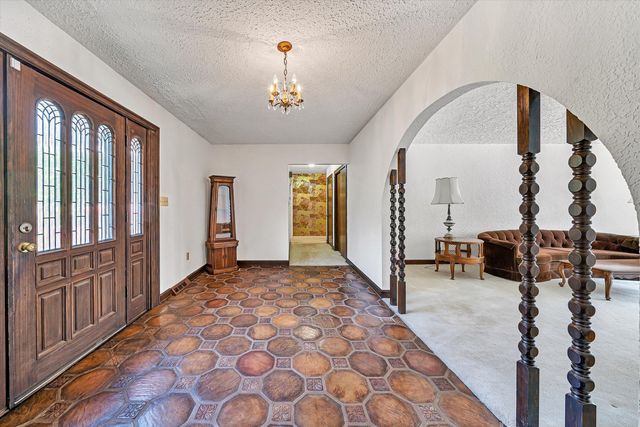 6051 Lakemont DR, Roanoke, VA 24018