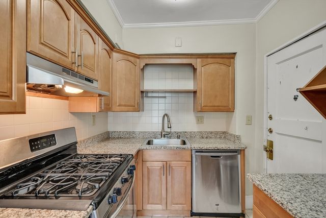130 Sutherland Rd 1, Boston, MA 02135