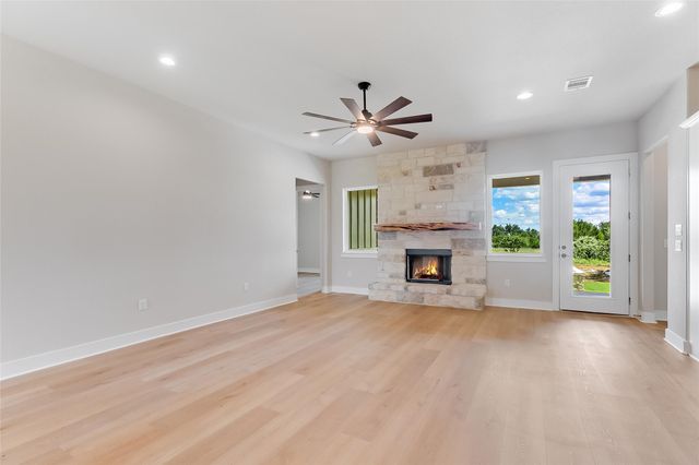 115 Draper LN, Bertram, TX 78605