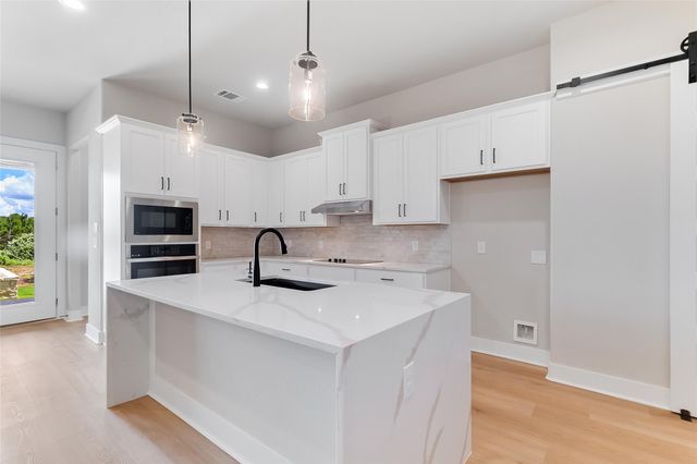 115 Draper LN, Bertram, TX 78605