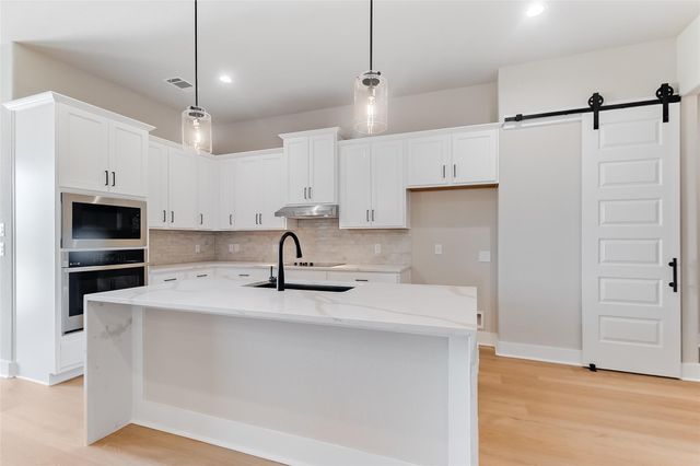 115 Draper LN, Bertram, TX 78605