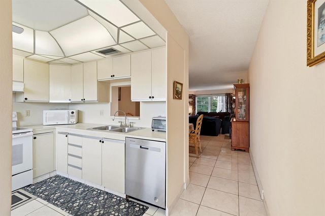 3201 Portofino Point E3, Coconut Creek, FL 33066