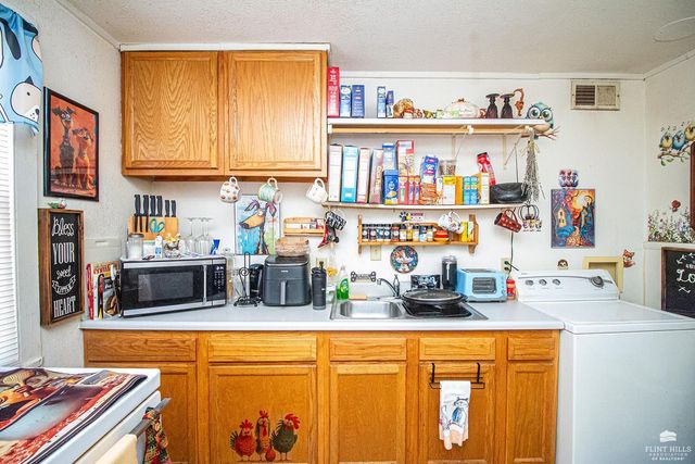 6 Lincoln Circle, Junction City, KS 66441