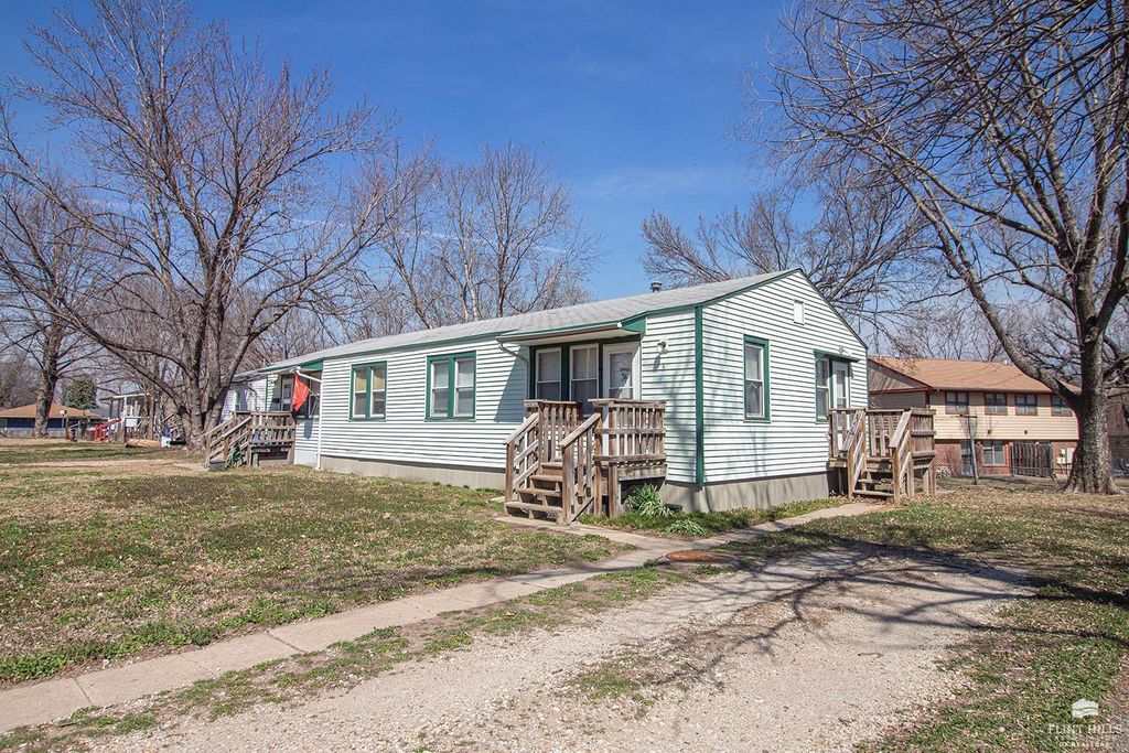 6 Lincoln Circle, Junction City, KS 66441