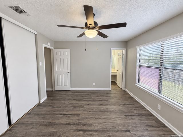 6111 FEATHER NEST LN, San Antonio, TX 78233